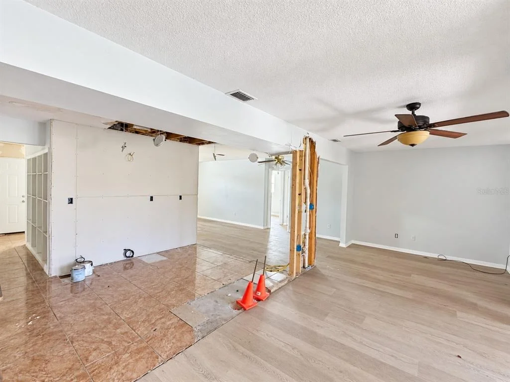 Photo of 2076 BUTTERNUT CIRCLE W