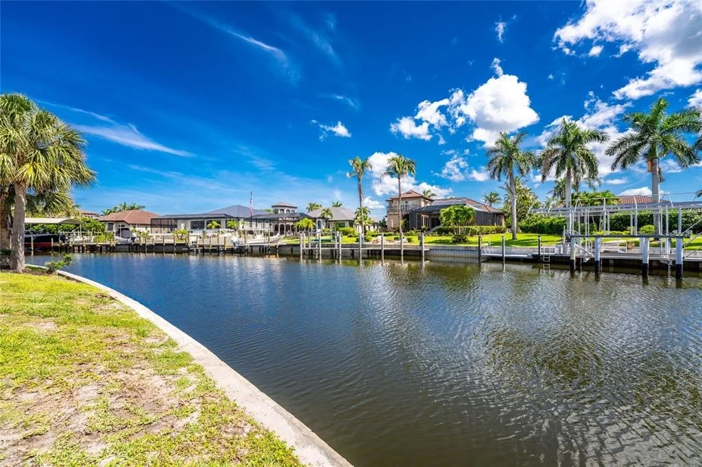 Photo of 3341 SUNSET KEY CIRCLE