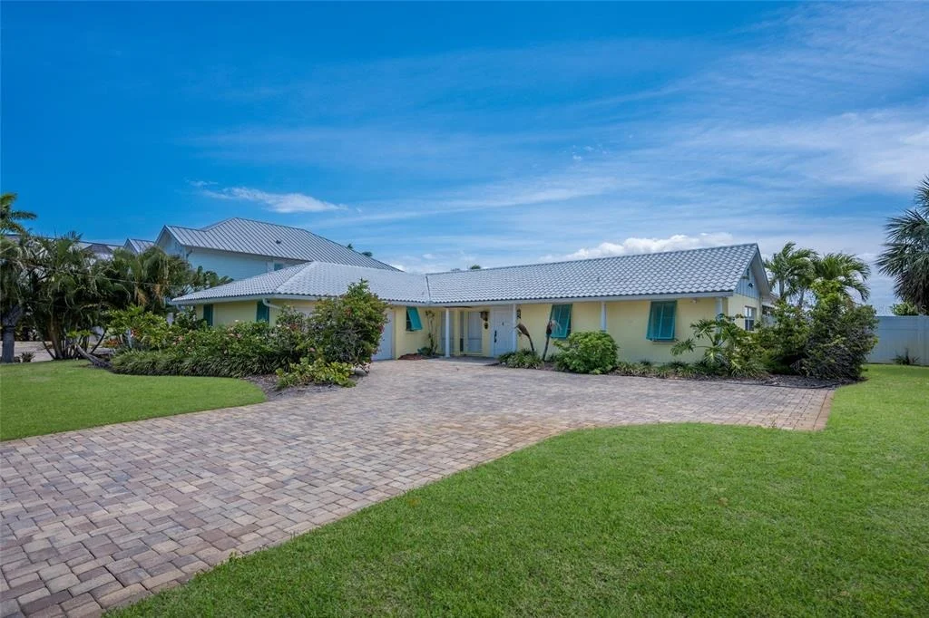 Photo of 633 KEY ROYALE DRIVE