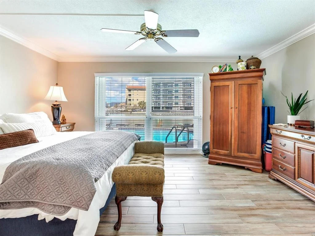 Photo of Unit B at 210 DOLPHIN POINT