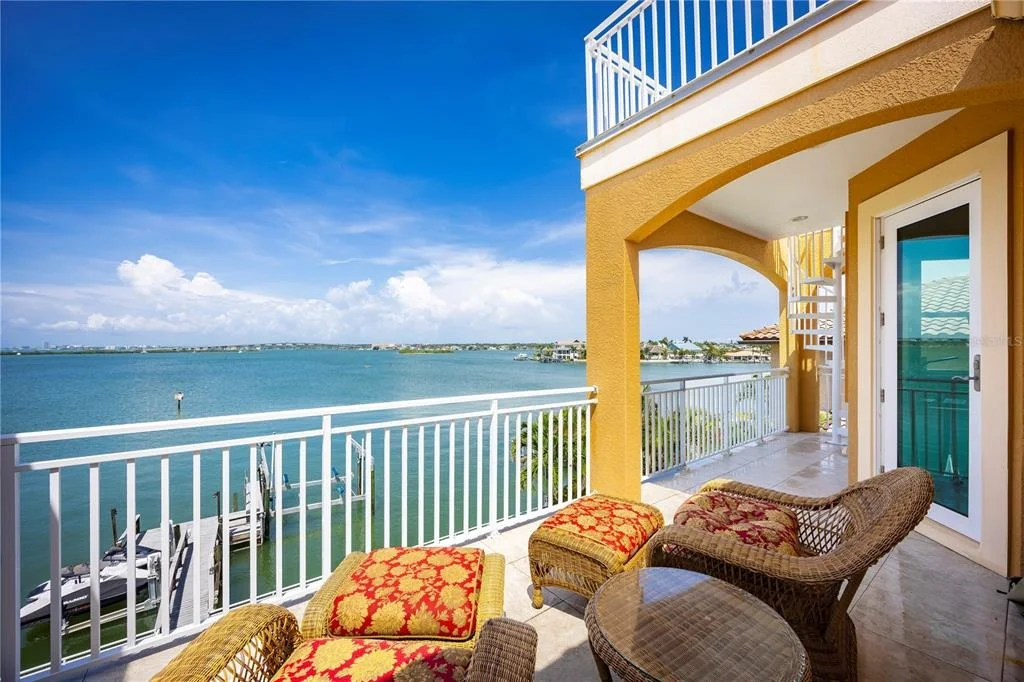 Photo of 306 HARBOR DRIVE