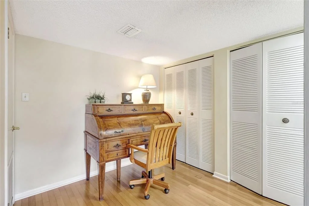 Photo of Unit 708 at 660 ISLAND WAY