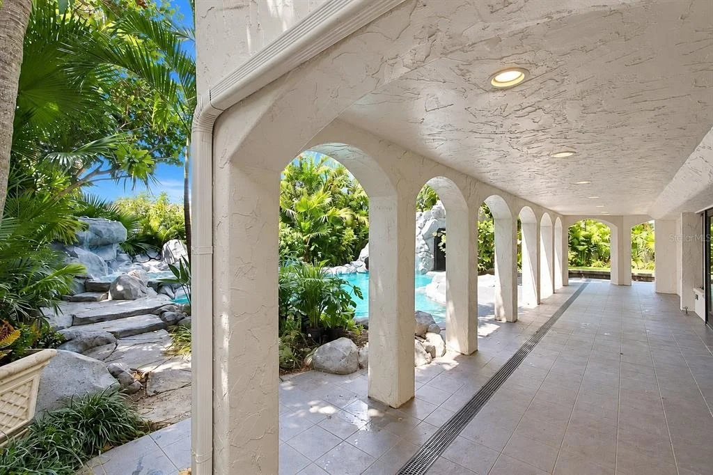 Photo of 980 BAY ESPLANADE