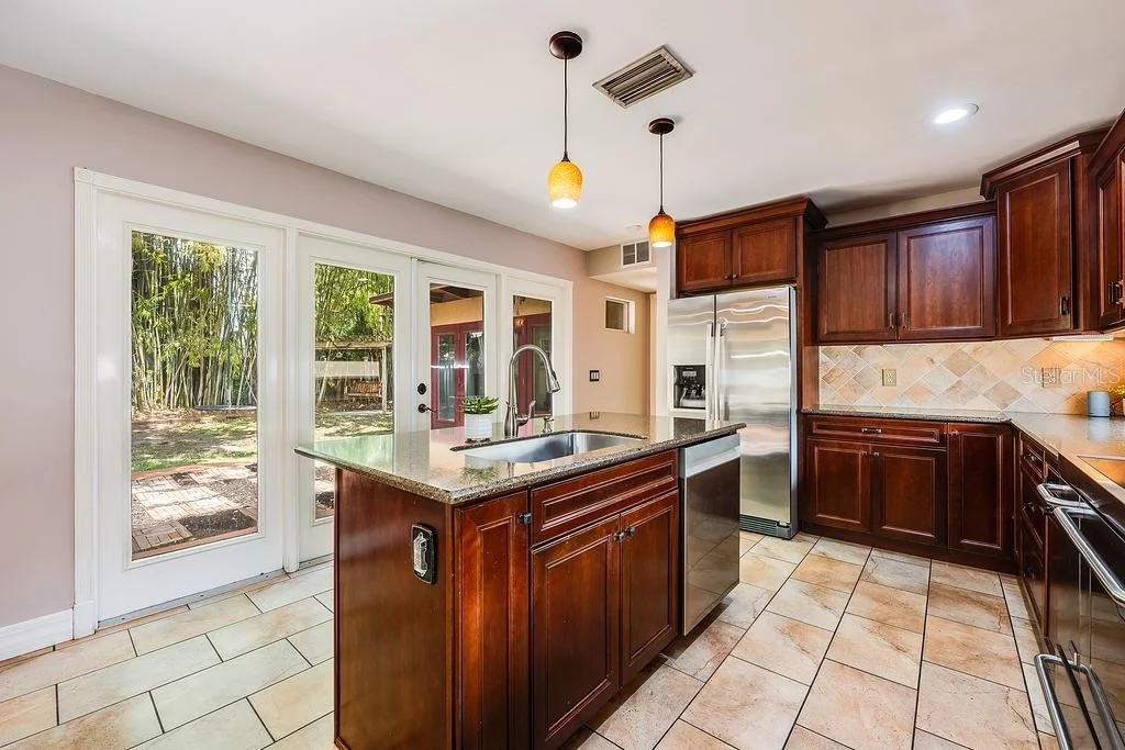 Photo of 1835 OAK LANE