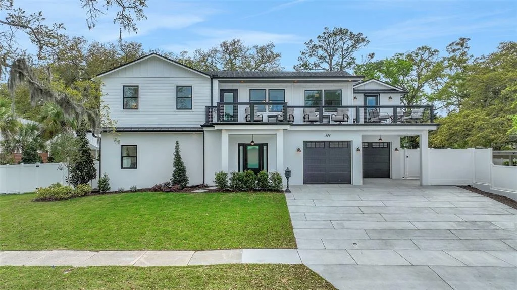 Photo of 39 E PARK AVENUE