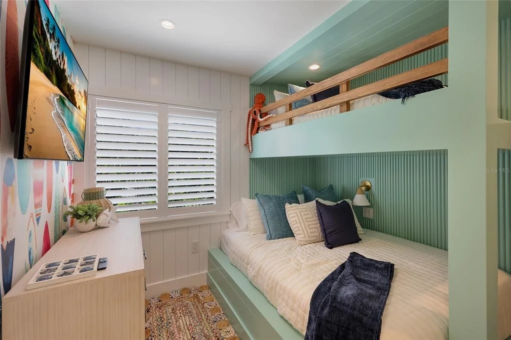 Photo of 6401 MARINA DRIVE