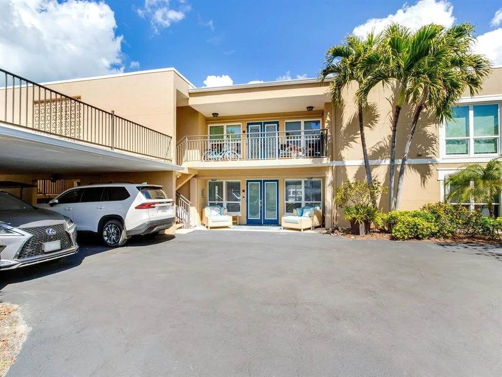 Photo of Unit B at 210 DOLPHIN POINT