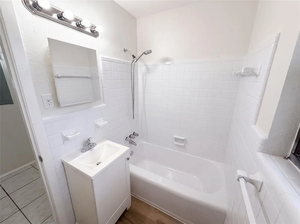 Photo of 1053 AZALEA LANE