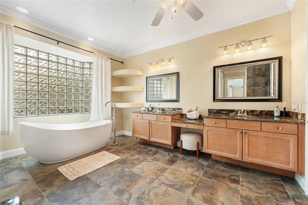 Photo of 8612 OLDBRIDGE LANE
