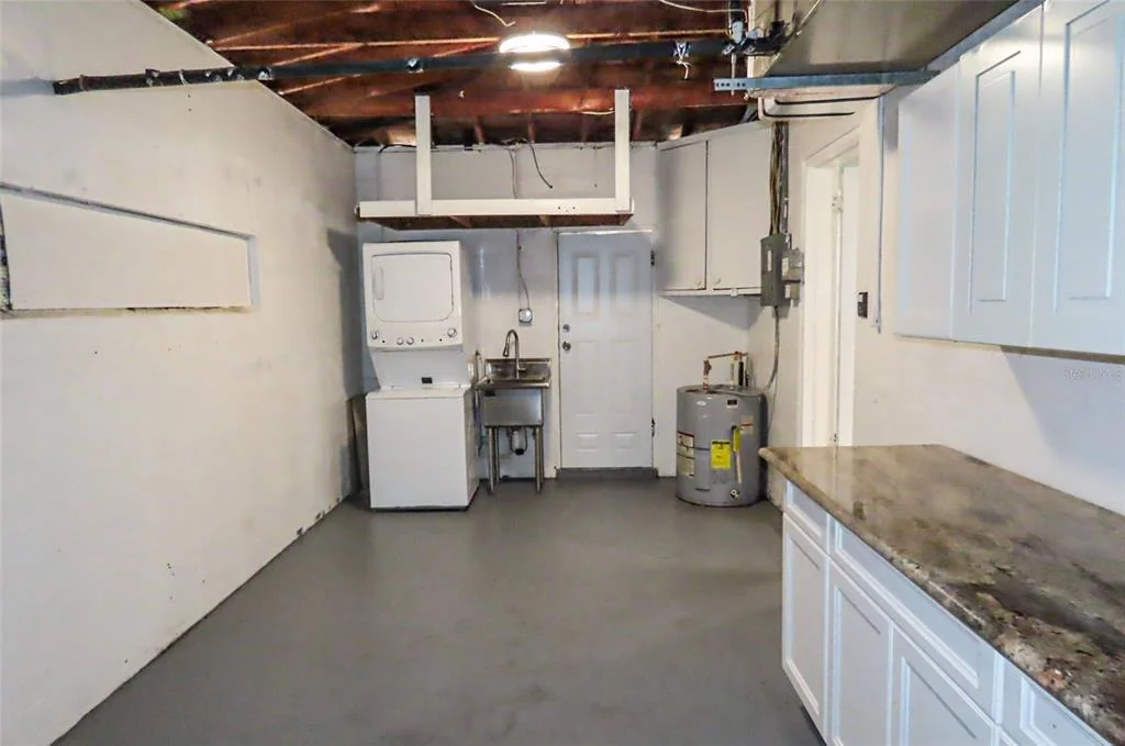 Photo of 1841 WEST DRIVE