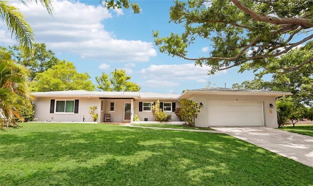 Photo of 992 HILLWOOD DRIVE