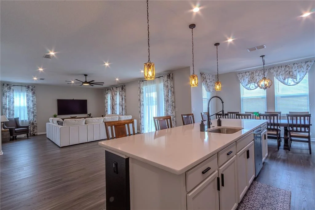 Photo of 1261 LONE PALM WAY