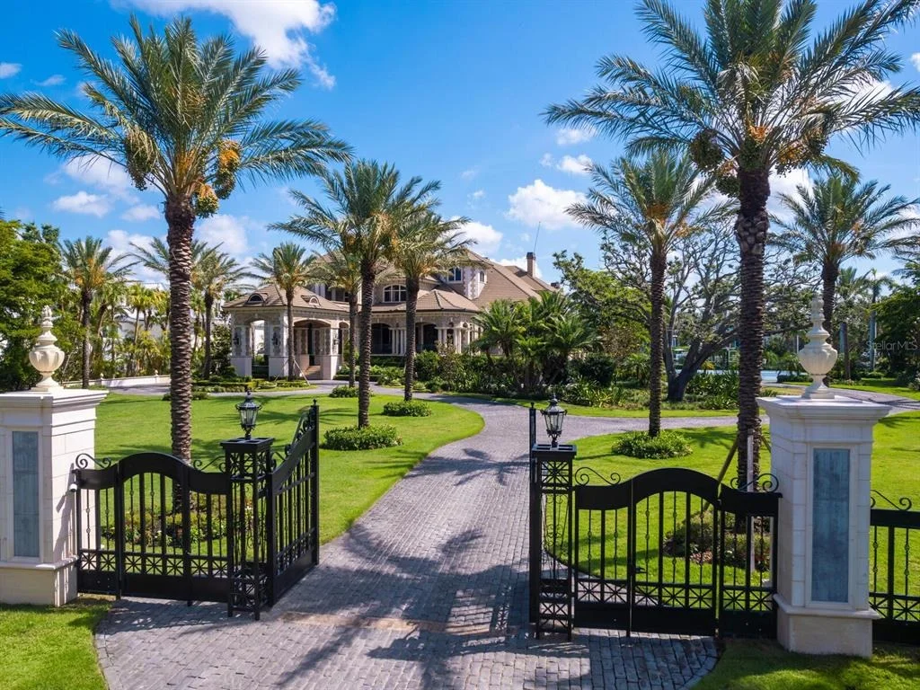 Photo of 1423 HILLVIEW DRIVE