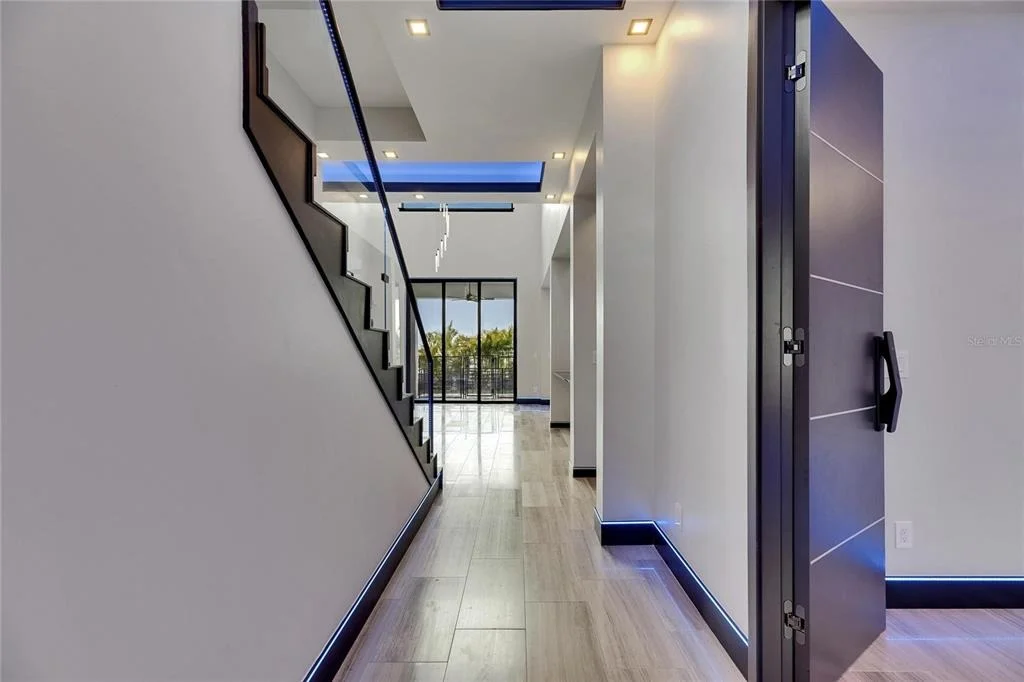Photo of 6528 SIMONE SHORES CIRCLE