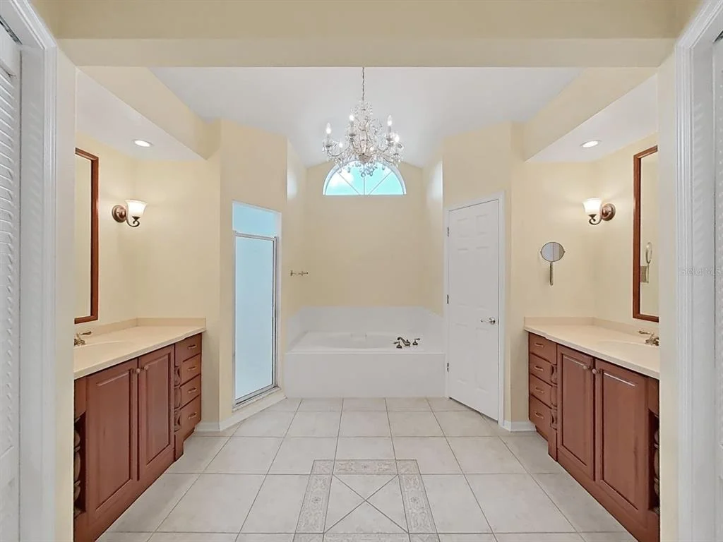 Photo of 611 TOMOKA DRIVE