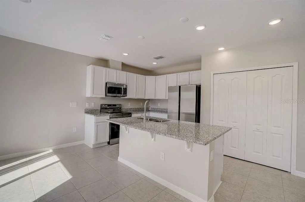 Photo of 589 BROADOAK DRIVE