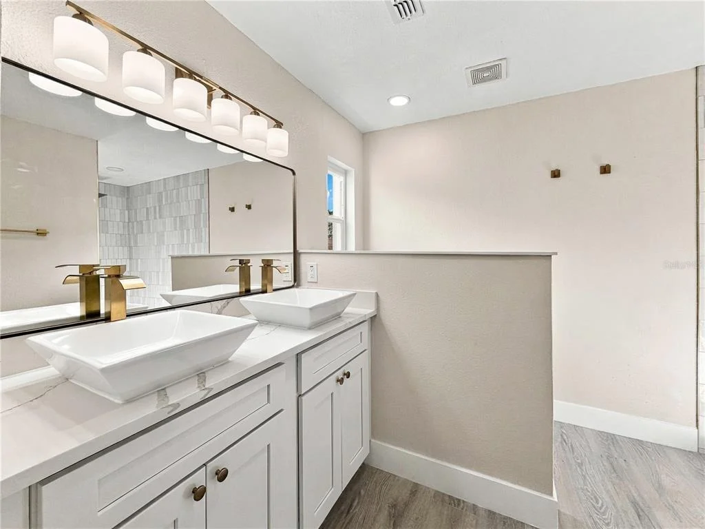 Photo of 7015 CRESTLAKE DRIVE