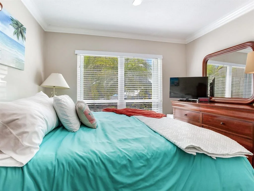Photo of Unit B at 210 DOLPHIN POINT