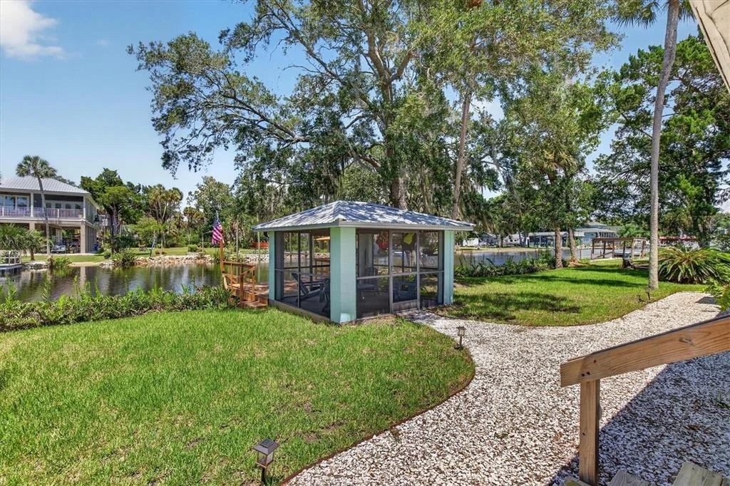 Photo of 6086 ISLAND DRIVE