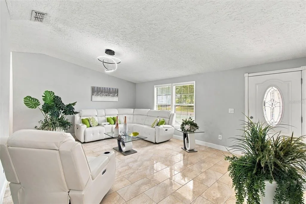 Photo of 1325 OAKCREST DRIVE