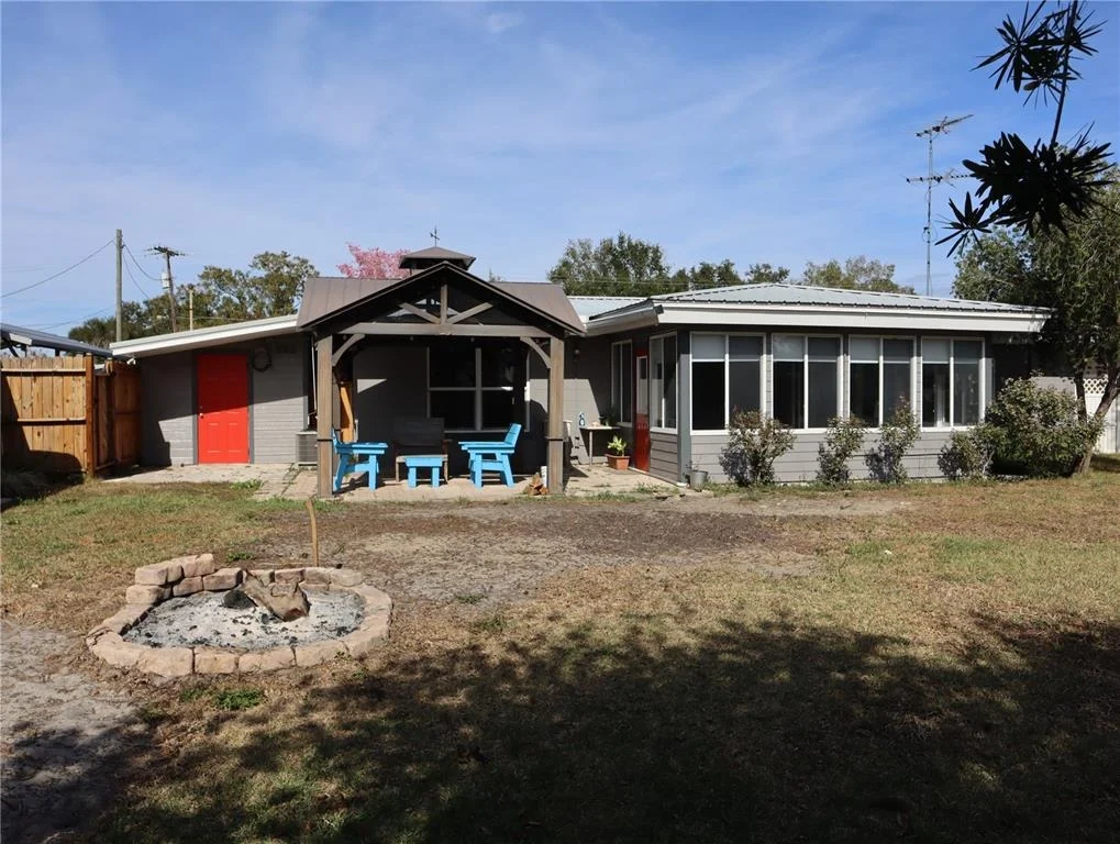 Photo of 940 OLEANDER DRIVE SE