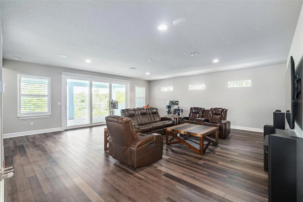 Photo of 998 DOWNSHIRE LANE