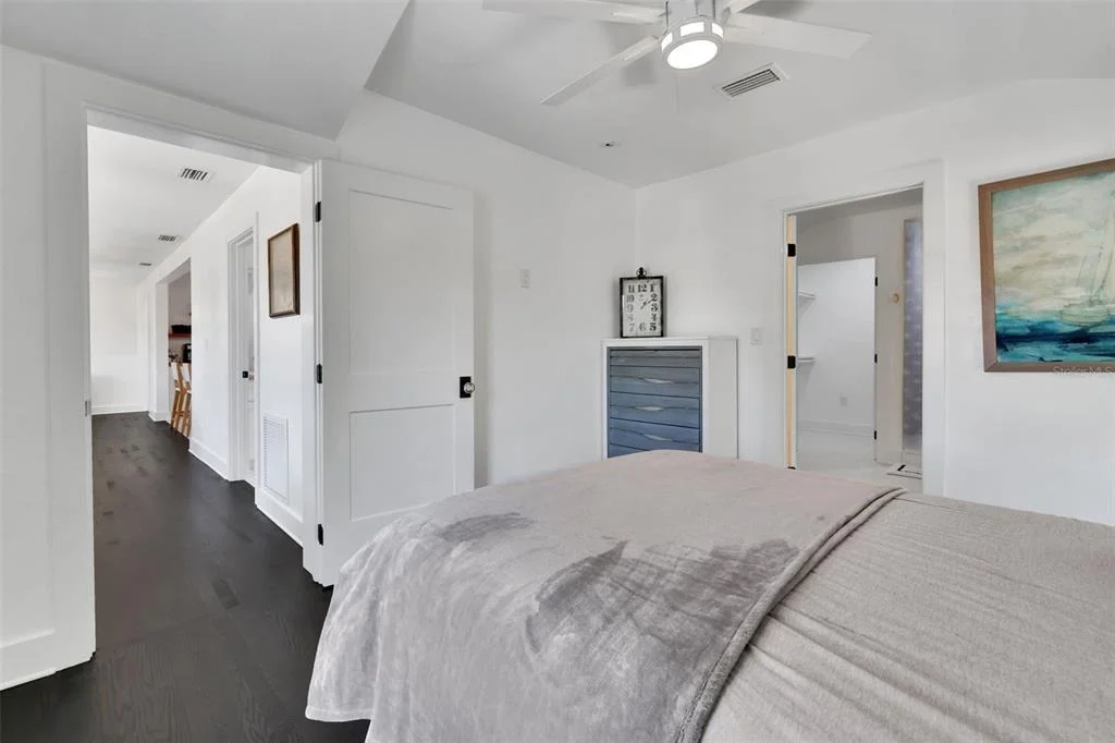 Photo of 39 E PARK AVENUE