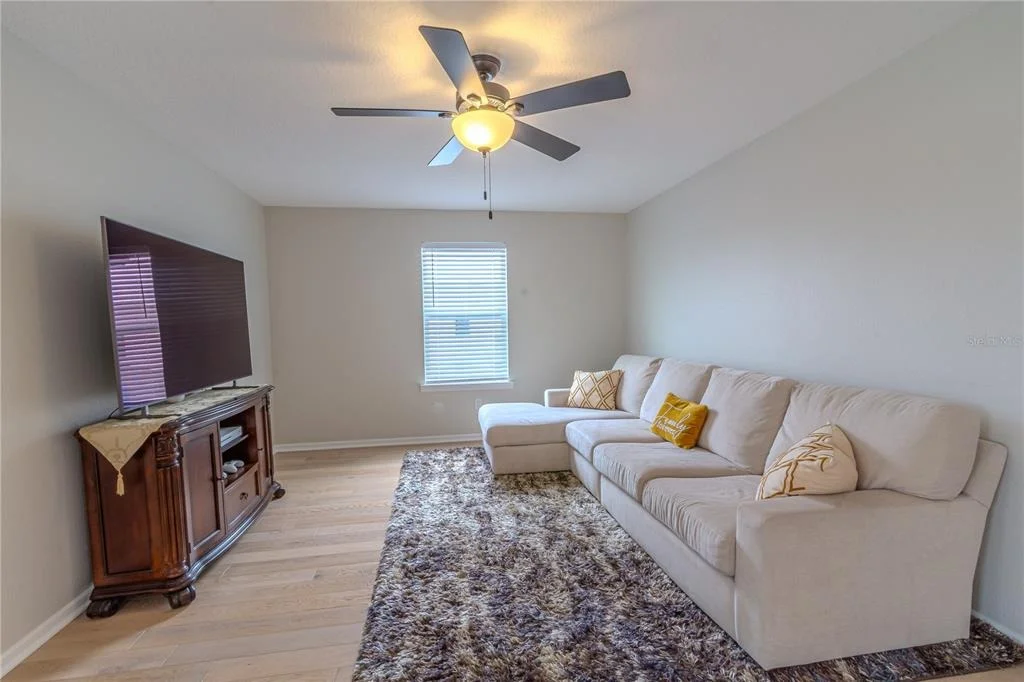 Photo of 1261 LONE PALM WAY