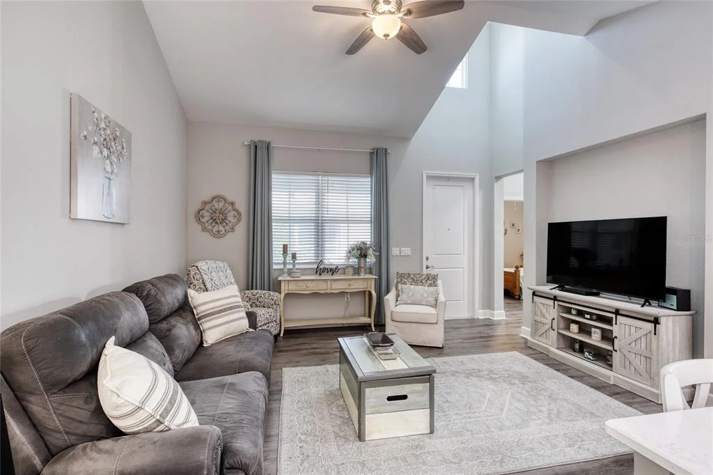 Photo of 444 LIME AVENUE