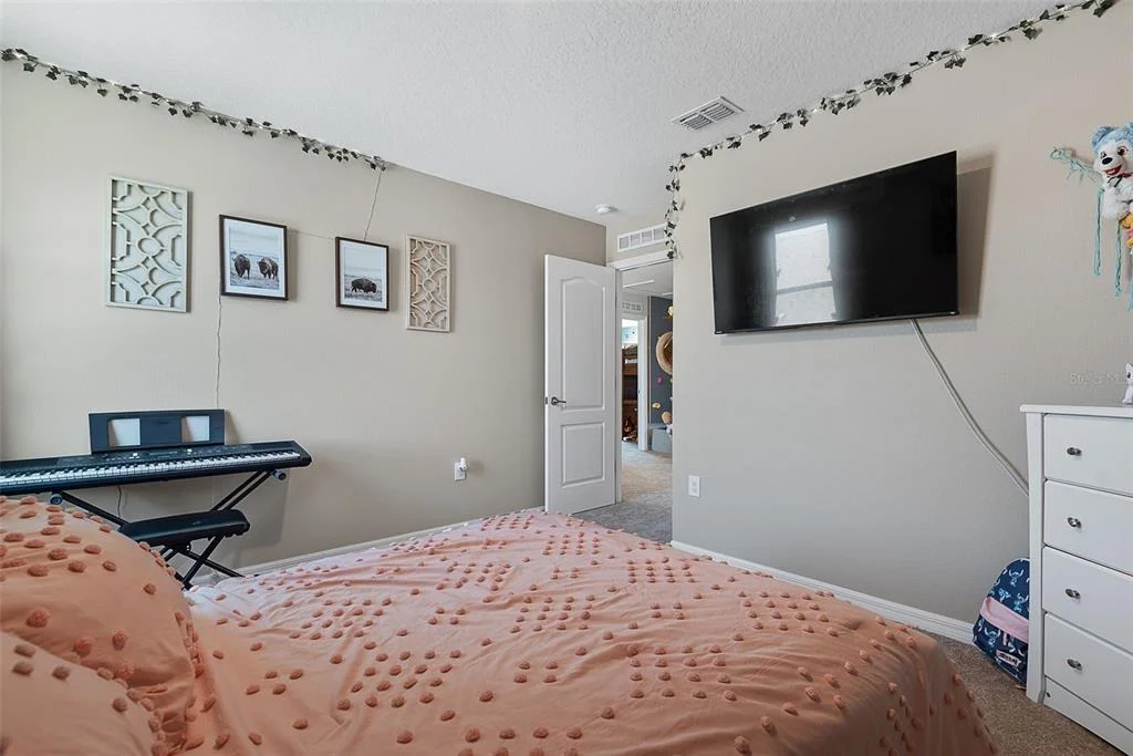 Photo of 123 OAKLEAF WAY