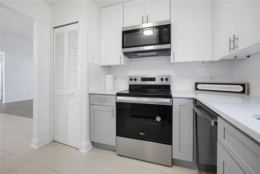 Photo of 1060 DEES DRIVE
