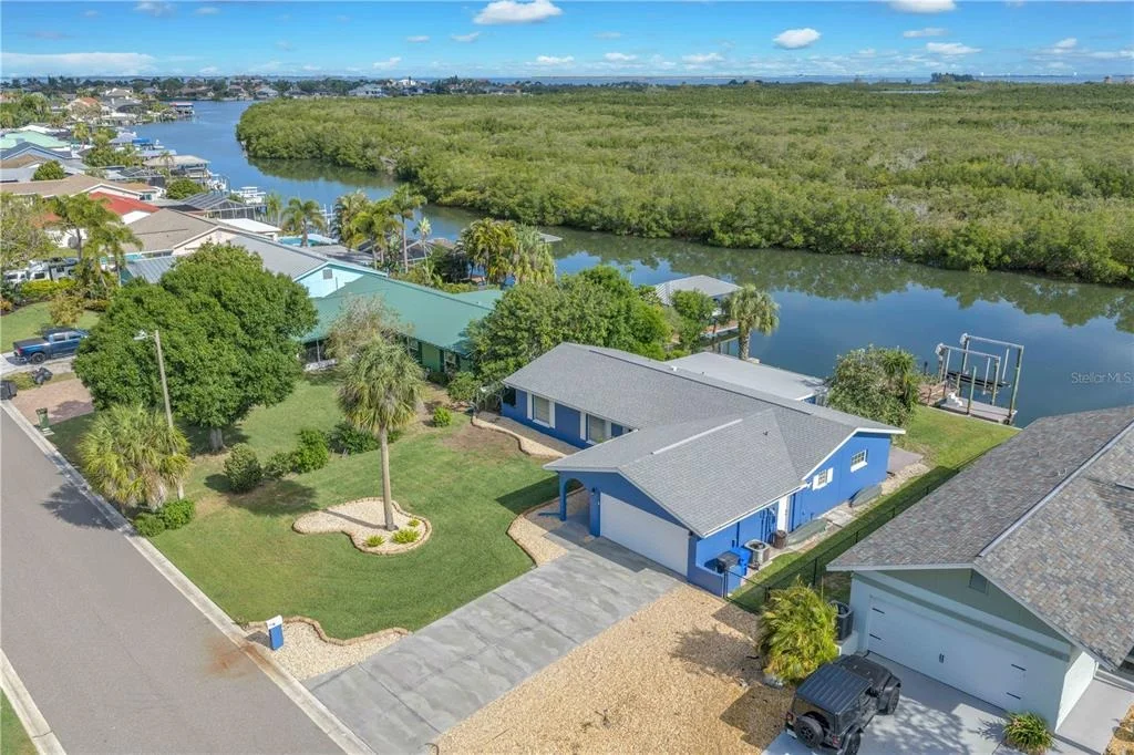 Photo of 911 SILVER PALM WAY