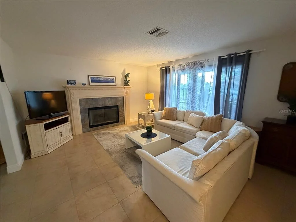 Photo of 1500 CREST DRIVE