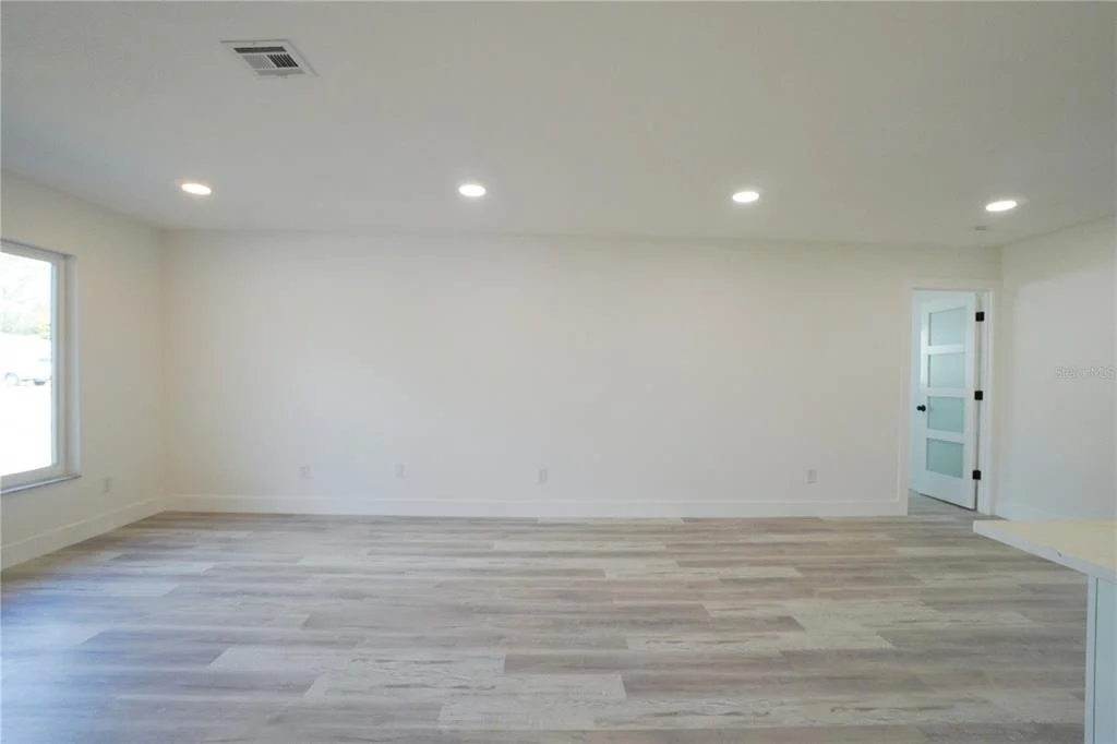 Photo of 1461 ROYAL ROAD
