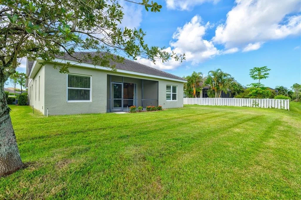Photo of 128 AVENS DR