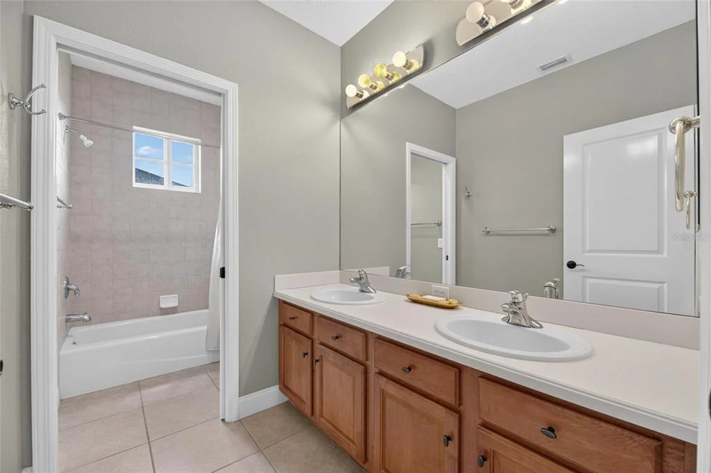 Photo of 715 ISLEBAY DRIVE