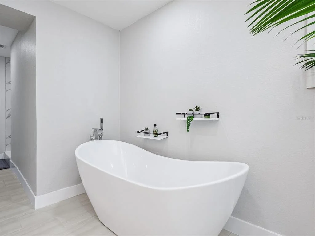 Photo of 221 LYCHEE ROAD