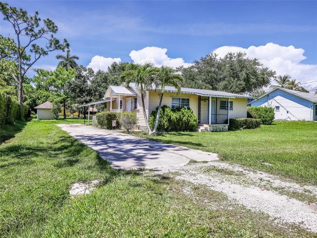Photo of 5211 MAPLE LANE