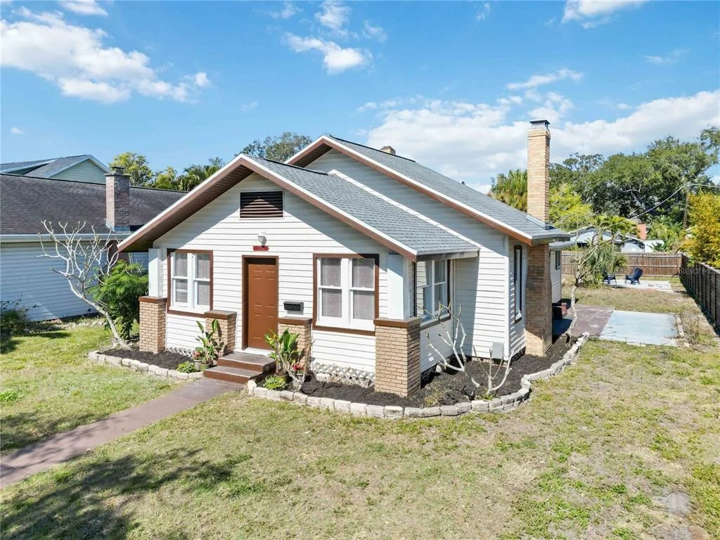 Photo of 2710 3RD AVENUE W