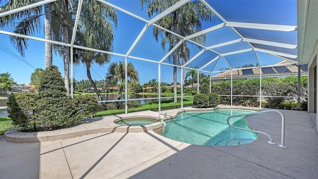 Photo of 335 PARK TRACE BOULEVARD