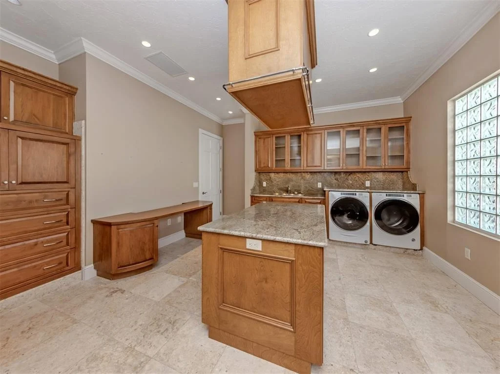 Photo of 630 N RIVER ROAD