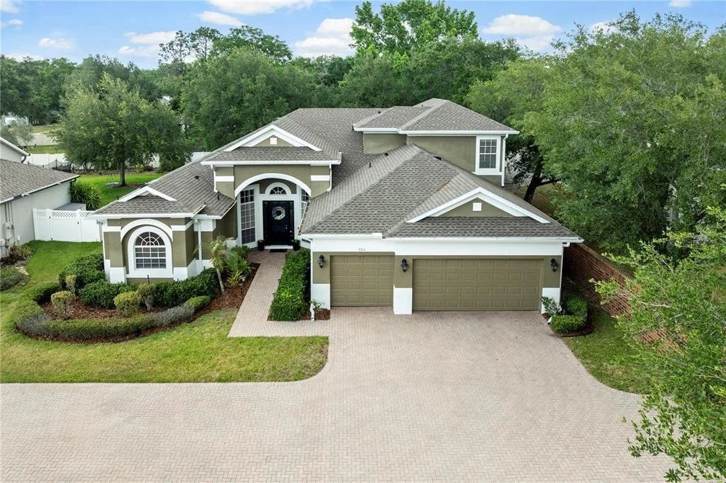 Photo of 925 BAINBRIDGE LOOP