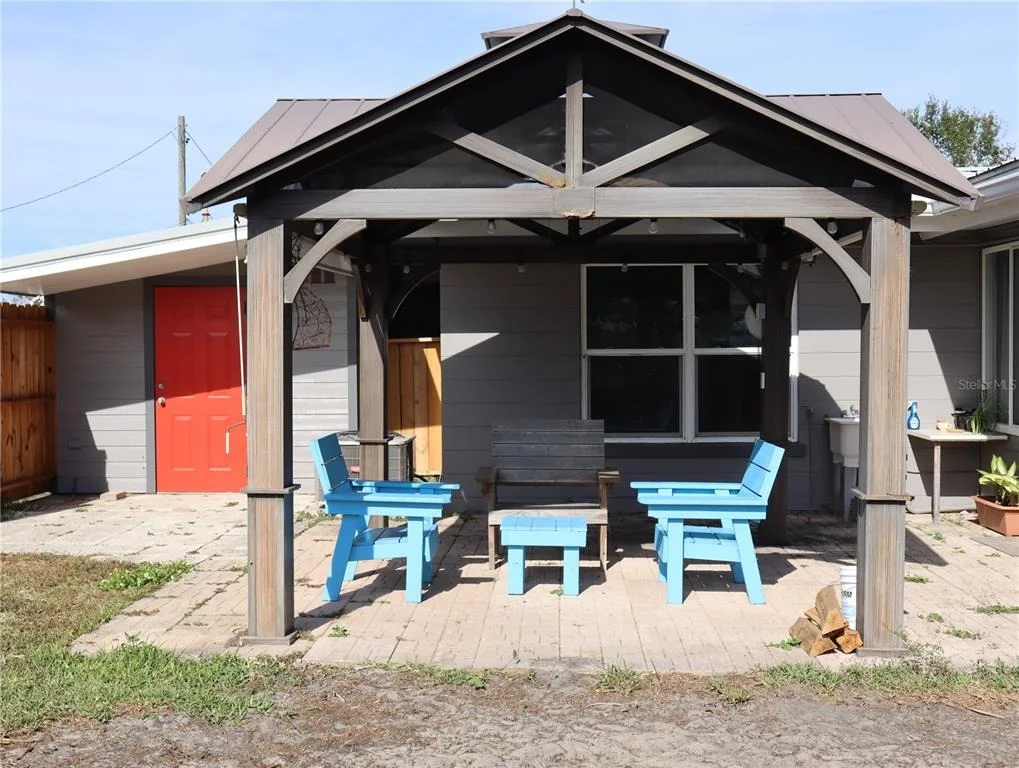 Photo of 940 OLEANDER DRIVE SE