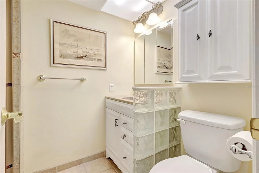 Photo of Unit 708 at 660 ISLAND WAY