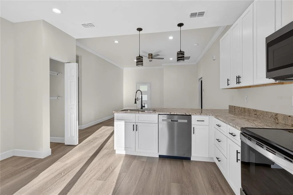 Photo of 661 NE 150TH COURT