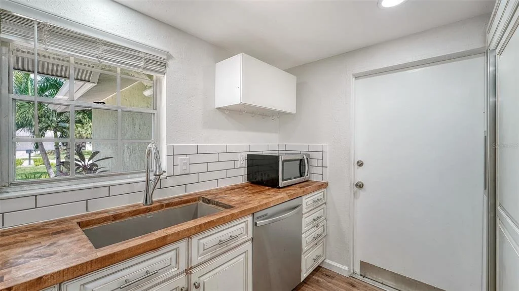 Photo of 2510 BISPHAM ROAD