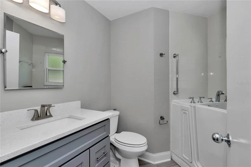 Photo of 814 OAK ROAD