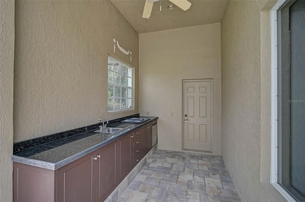 Photo of 852 MACEWEN DRIVE