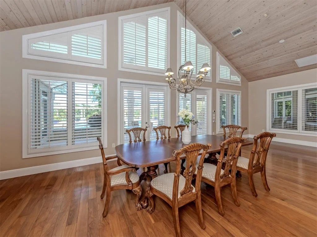 Photo of 630 N RIVER ROAD