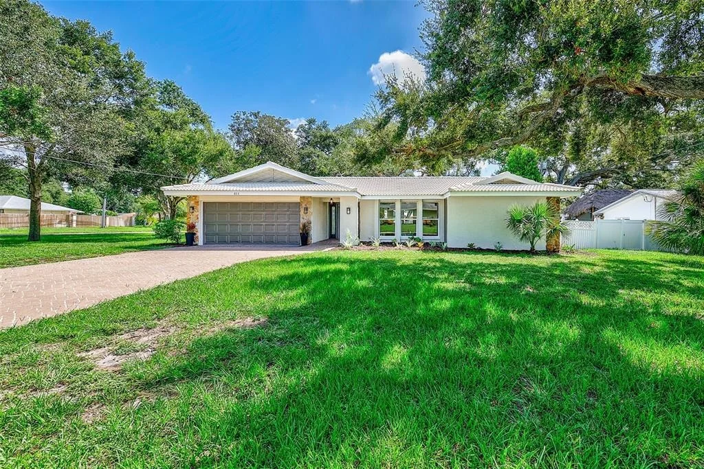 Photo of 833 TALLOWOOD DRIVE